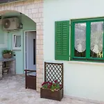 Secret Garden Apartment